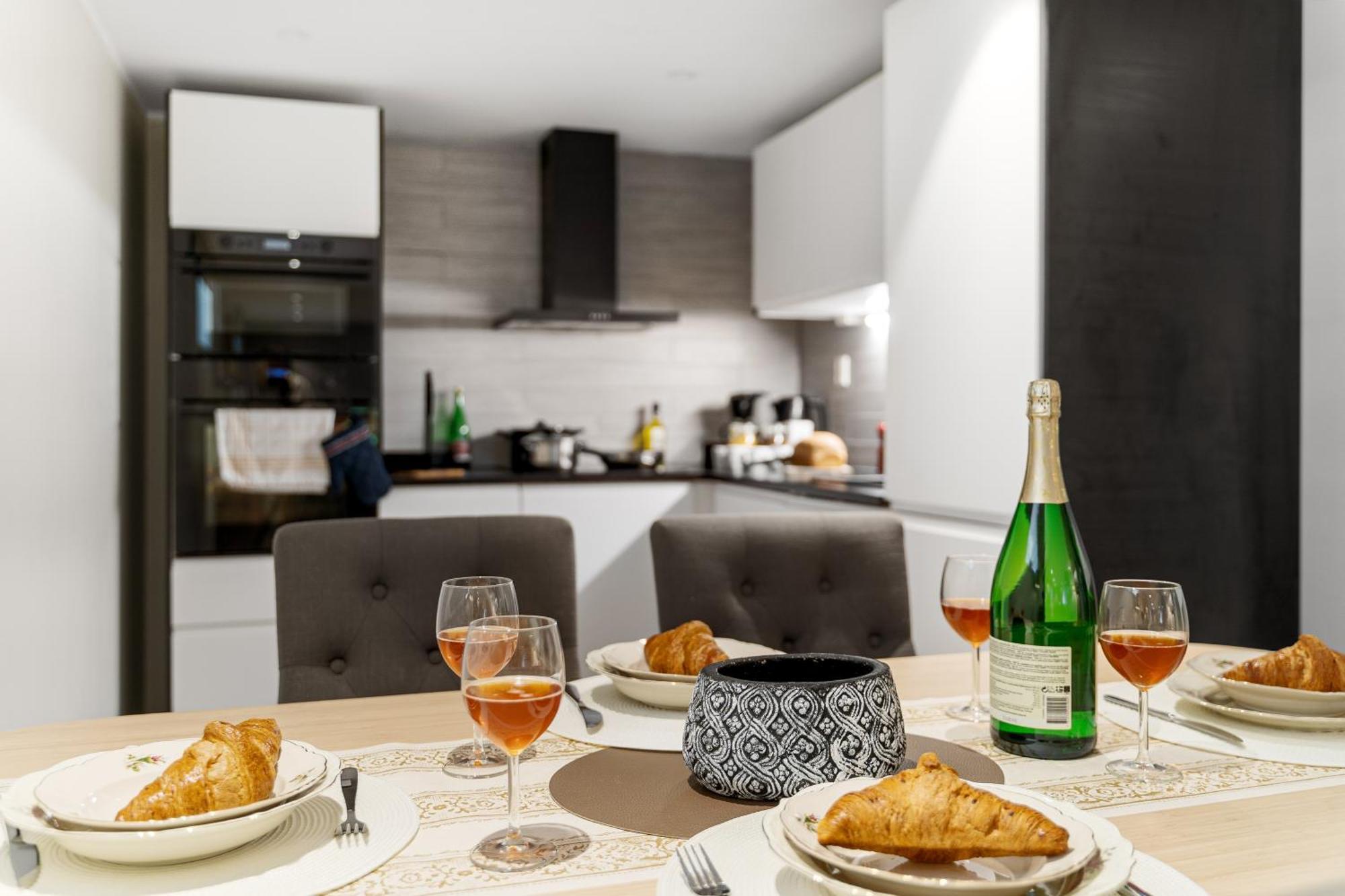 Solsiden Modern Stay: King Beds, Private Entry Тронхейм Экстерьер фото